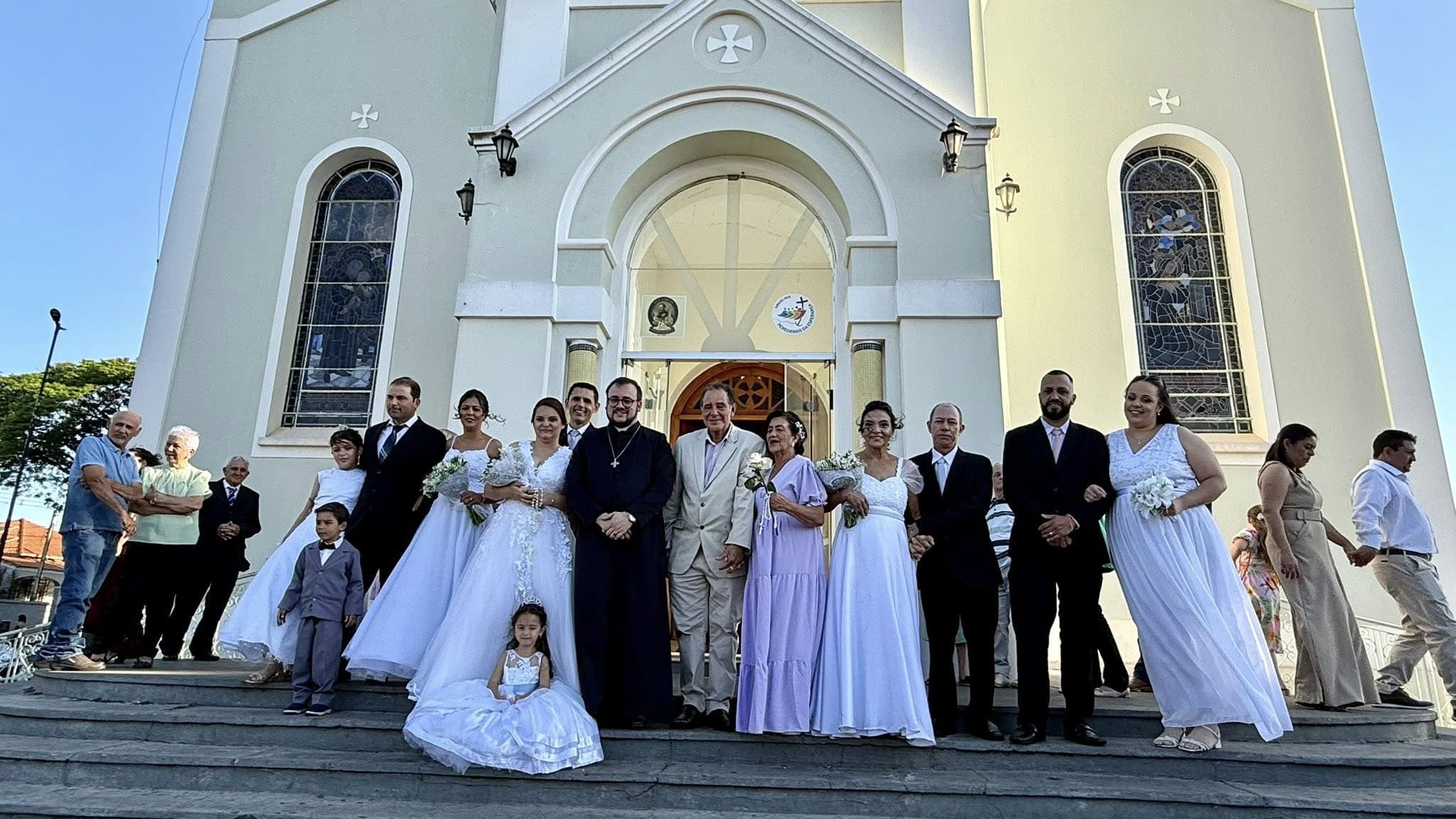 CASAMENTO COMUNITÁRIO CELEBRA O AMOR E FORTALECE OS LAÇOS DA COMUNIDADE