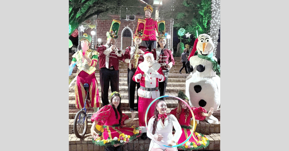 NATAL ILUMINADO ENCANTA MORADORES E VISITANTES